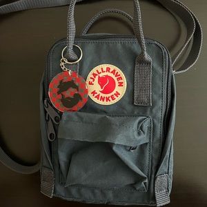 Fjallraven Kanken Sling in Navy